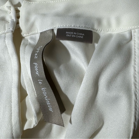 Pennington's White Scoop Neck Pleated Sleeveless Blouse Sharkbite Hem - Picture 9 of 11